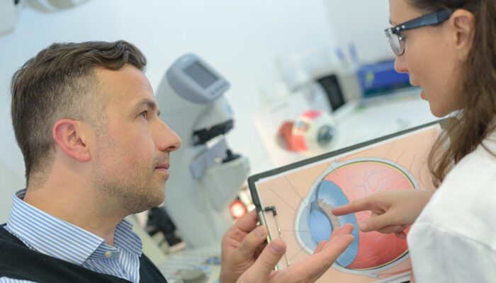 Foods to eat and avoid for macular degeneration